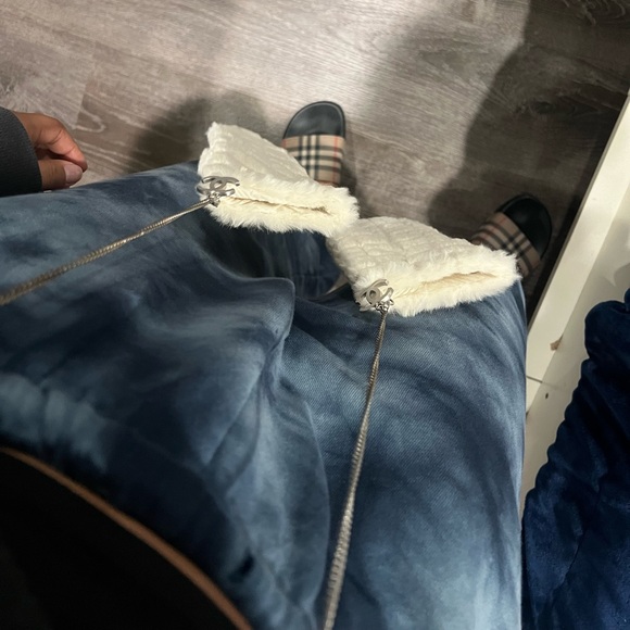 CHANEL Mittens w/ Chain - Picture 4 of 7